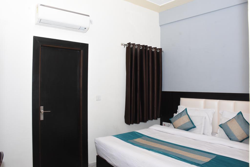 Hotel Aaradhya Residency Agra  Exterior foto